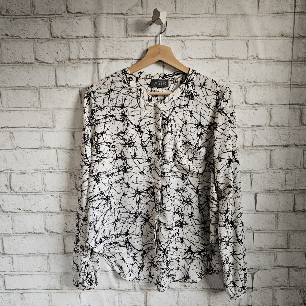 Astr Black And White Pattern Button-Up Blouse, S - image 2